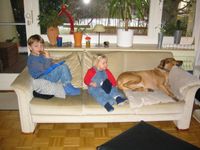 shari_sofa-mit-kinder